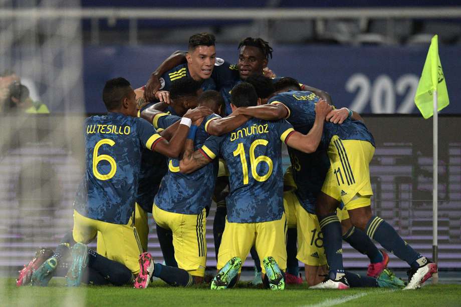 Los jugadores de Colombia celebran el golazo de Luis Díaz a Brasil, en Río de Janeiro.
