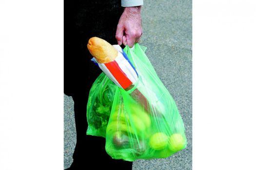 Un colombiano utiliza en promedio seis bolsas plásticas a la semana. / iStock