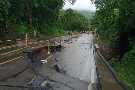La vía Apulo-Tocaima presenta afectaciones a la altura del kilometro 38.