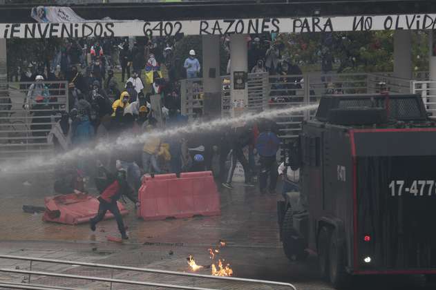 Video: Día de protestas termina con enfrentamientos en la U Nacional, en Bogotá