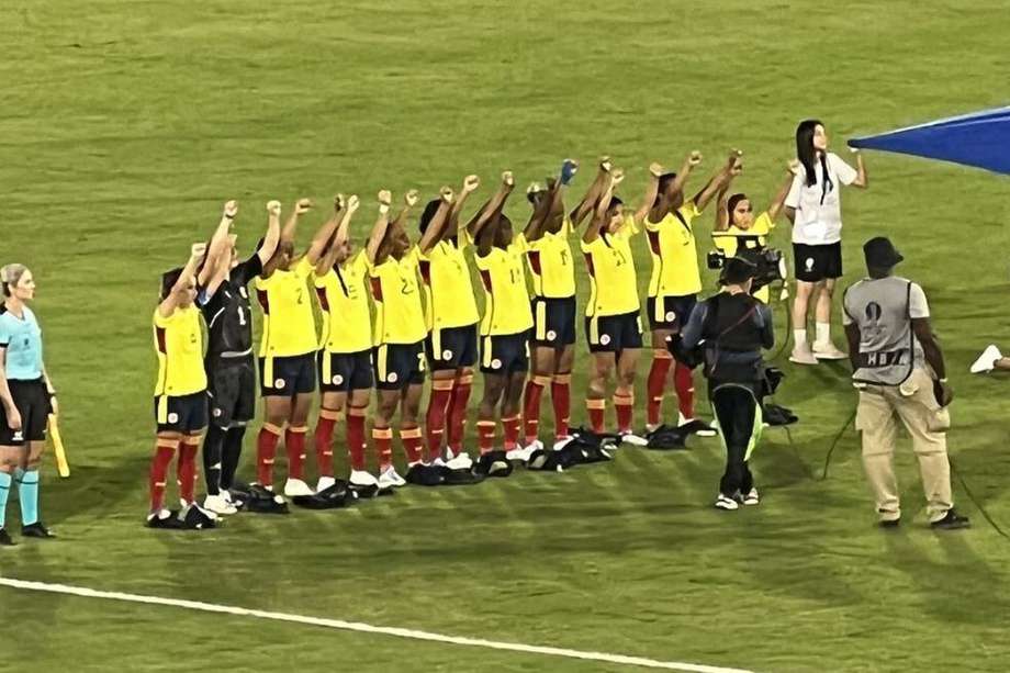 Así fue la protesta de las jugadoras de la selección de Colombia.