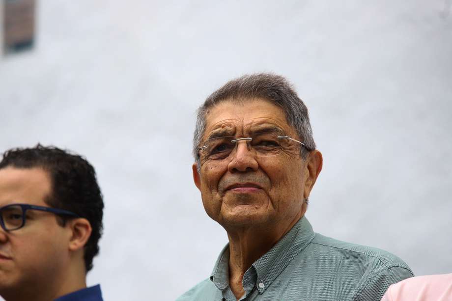 El escritor nicaragüense y premio Cervantes, Sergio Ramírez, durante en la firma de libros de la quinta edición del Festival Hispanoamericano de Escritores, celebrado en La Palma. EFE / Luis G Morera.
