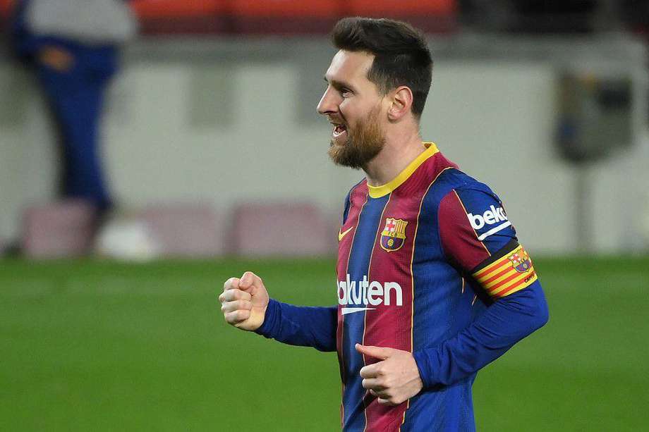 El argentino Lionel Messi celebra uno de los goles que le marcó al Huesca.