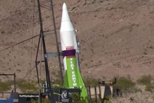 Cohete en el que el terraplanista Mike Hughes realizó su lanzamiento.  / Captura de video de Youtube. 