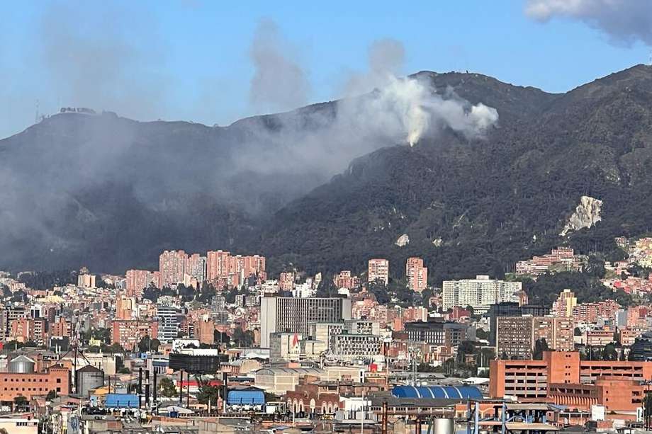 De acuerdo con la Secretaría de Ambiente, el material particulado del incendio afecta notablemente la calidad del aire de Bogotá.