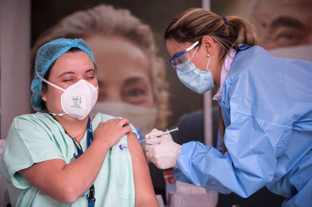 En imágenes, con 2.484 dosis aplicadas avanza la vacunación en Bogotá