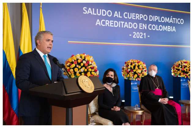 Solo uno de cada cuatro embajadores colombianos es diplomático de carrera, según denuncia en la Cámara 