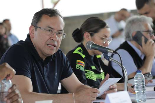 El ministro del Interior, Alfonso Prada, viene liderando desde las regiones la construcción de espacios para avanzar en la búsqeda de  una "paz total".