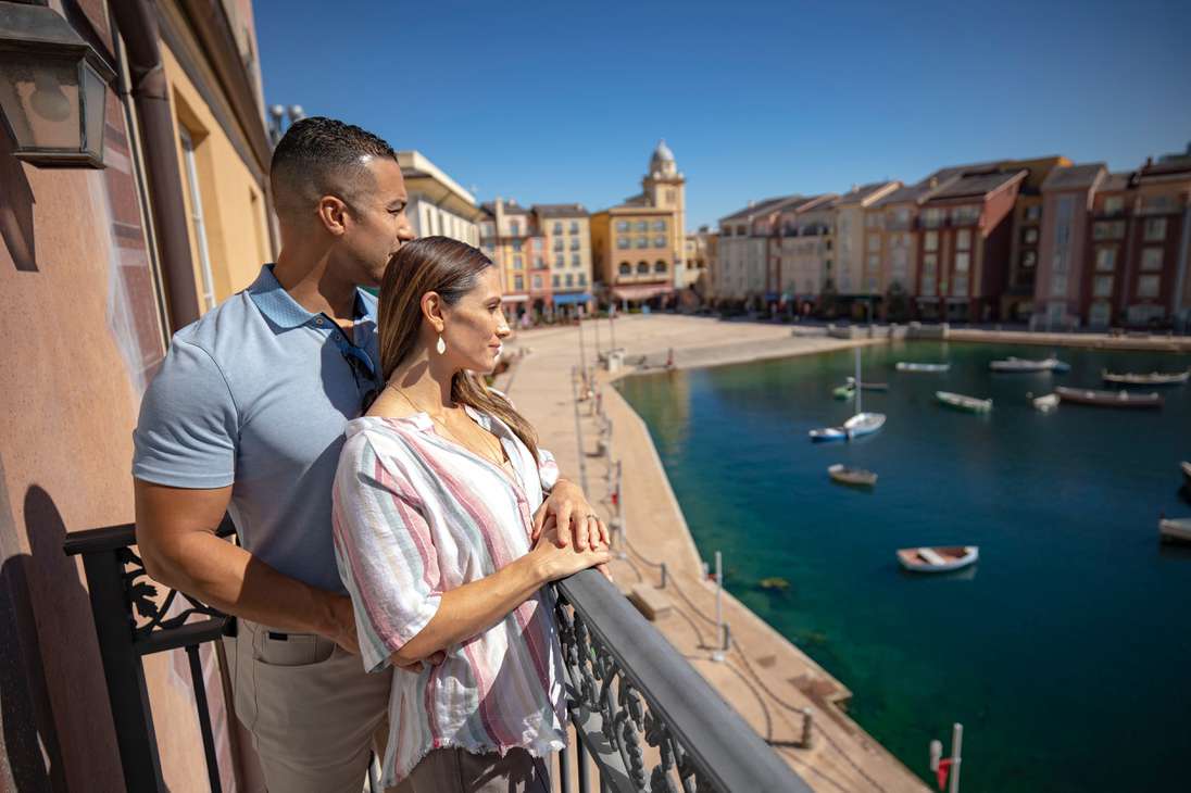 En Loews Portofino Bay Hotel podrá vivir la "La Dolce Vita": La Buena Vida y disfrutar de un ambiente inspirado por la belleza, el romance y el encanto de la aldea costera de Portofino en Italia.