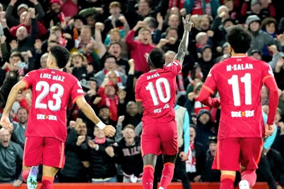 Luis Díaz, Sadio Mané y Mohamed Salah en el partido de Liverpool contra Villarreal por la Champions League // Twitter Liverpool.