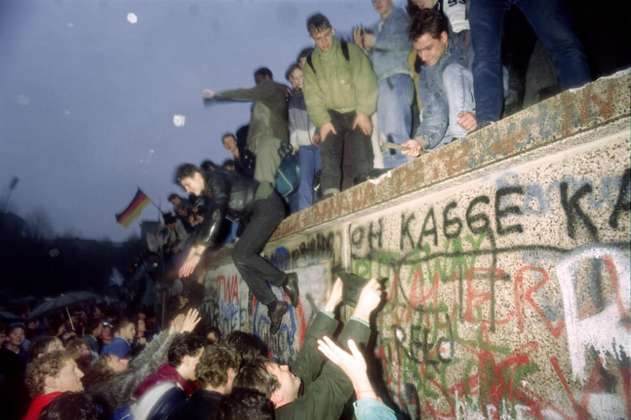 La crisis de masculinidad que dejó la caída del muro de Berlín