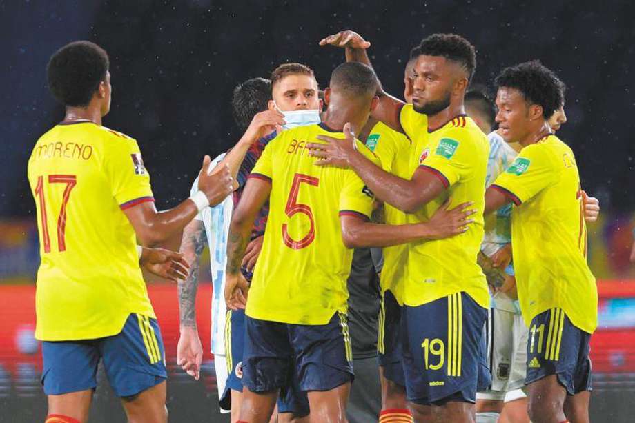 La selección de Colombia después de su partido contra Argentina en las Eliminatorias al Mundial de Catar 2022 / AFP / Raul ARBOLEDA

