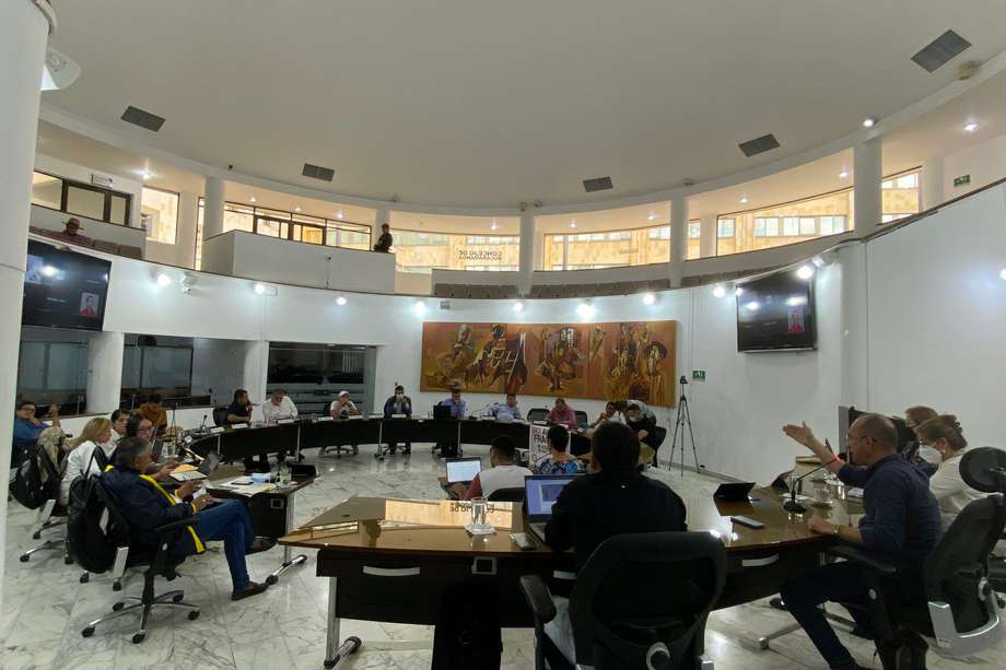 Cuatro concejales, dos funcionarios y seis 6 contratistas dieron positivo para covid-19 en el Concejo de Bucaramanga.