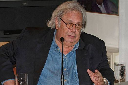 Raúl Ramón Rivero Castañeda tenía 75 años de edad y era considerado uno de los periodistas más importantes de la historia cubana. Recibió premios internacionales como el Ortega y Gasset 2007, por su trayectoria profesional. También fue reconocido como poeta por obras como "Papel de hombre" y "Poesía sobre la tierra".