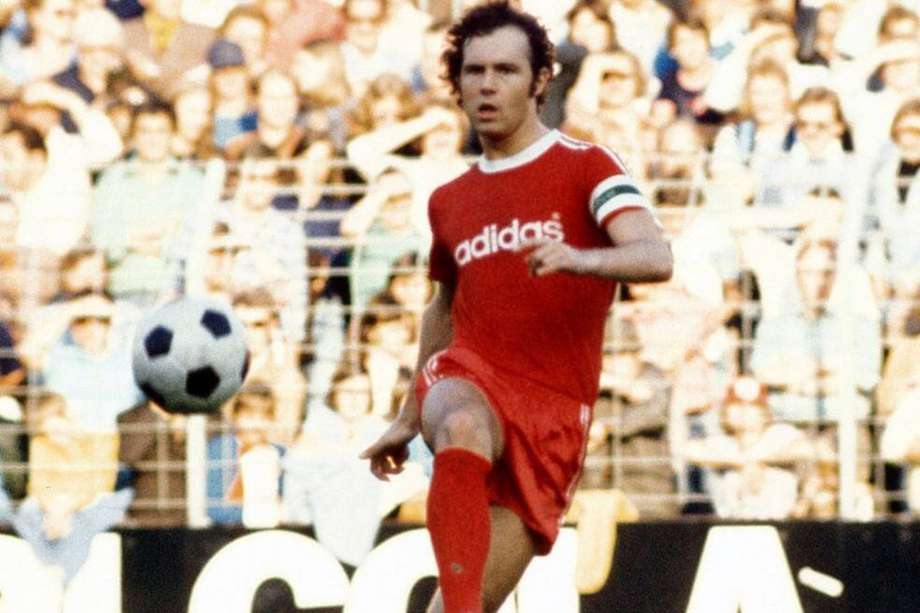 Franz Beckenbauer es uno de los jugadores más representativos en la historia de Bayern Múnich. El 'Kaiser' jugó en el club bávaro de 1963 a 1977. 