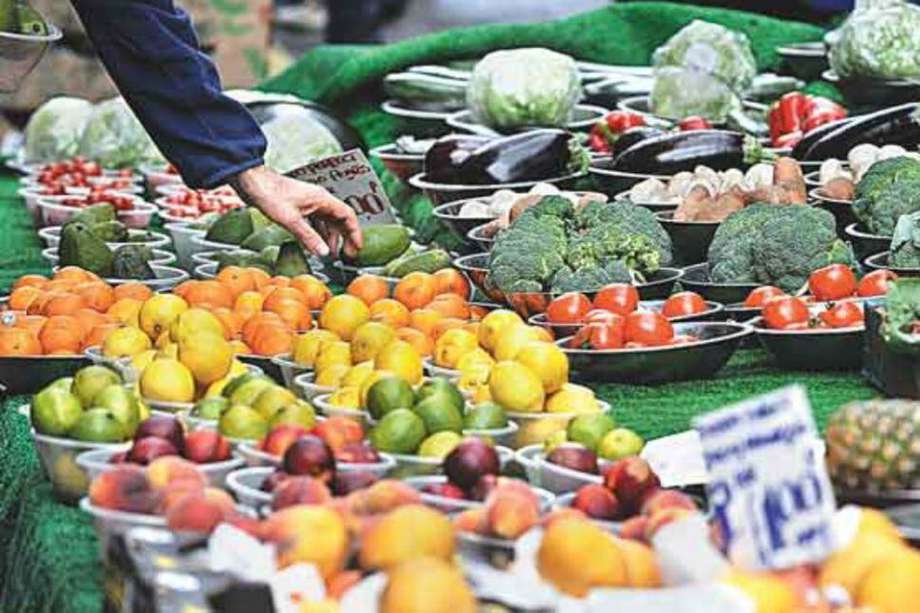 Al excluir alimentos y energía, el IPC básico subió un 0,4 % el mes pasado y registró un alza interanual del 5,6 %.