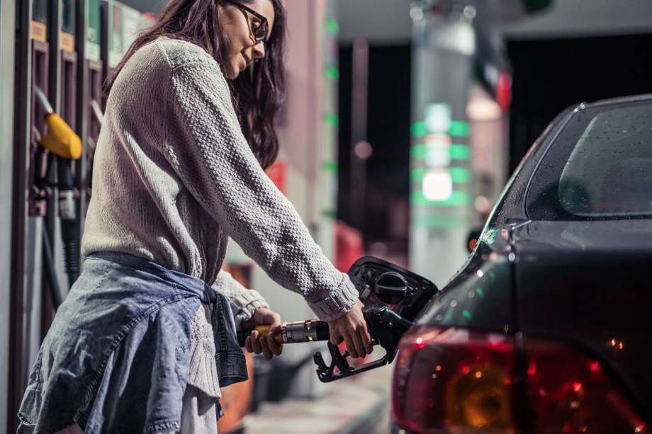 La gasolina extra o prémium tiene un mayor octanaje que la corriente y su precio también es más alto.