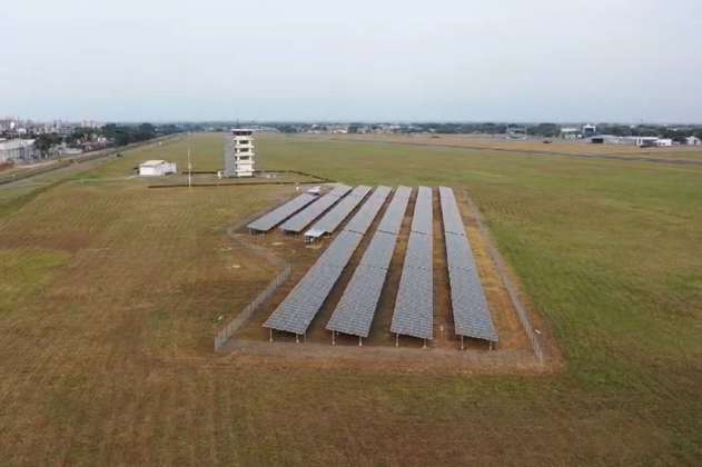Fuerza Aérea anuncia transformación energética con paneles solares 