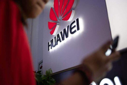 En mayo, Trump prohibió a las empresas de Estados Unidos venderle a Huawei componentes que son clave para sus teléfonos inteligentes.  / AFP 