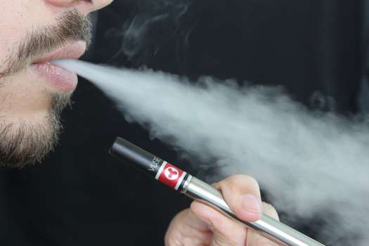 La nicotina es muy adictiva y los inhaladores electrónicos de nicotina son peligrosos, dijo el director de la OMS.