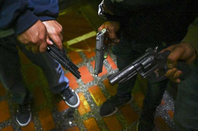 Bandas criminales ponen la agenda de paz y de guerra en Medellín