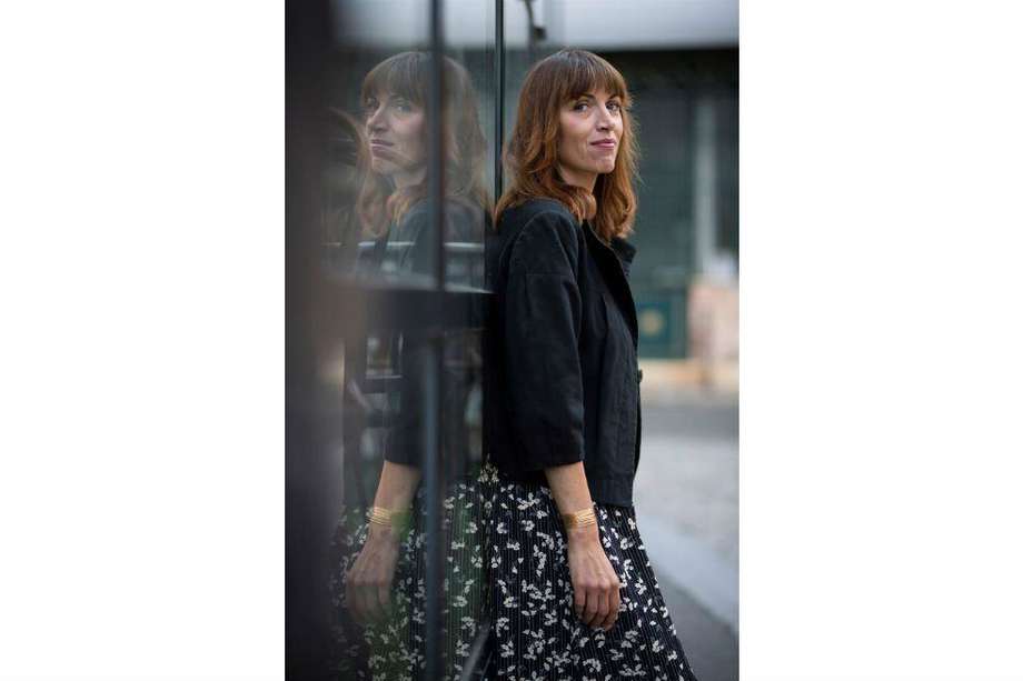 La escritora y editora francesa Vanessa Springora posa para fotografías durante una entrevista, en París, Francia, el 14 de septiembre de 2020.