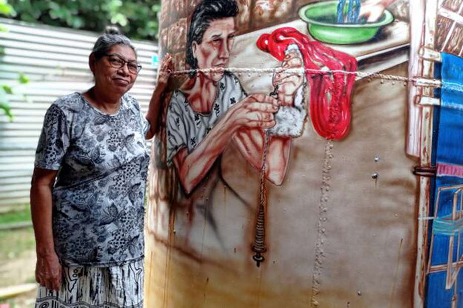 Olivia Carmona, hacedora de tejidos, dice que San Jacinto “es un pueblo que a lo largo de su historia ha tenido que sobreponerse a las maldiciones de la violencia”.