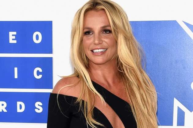 Britney Spears publica la canción inédita “Swimming in the Stars”