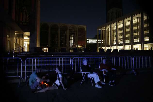 Apagón en Manhattan deja 42.000 hogares sin electricidad y con metro a oscuras