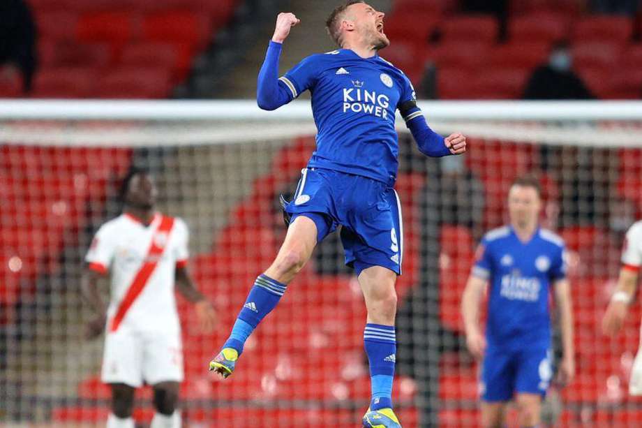 El delantero Jamie Vardy celebra la victoria del Leicester sobre el Southampton, en la semifinal de la Copa FA.