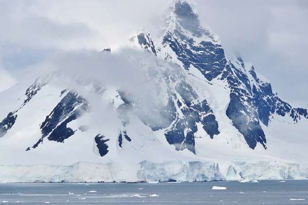 Encuentran 91 volcanes bajo la Antártida