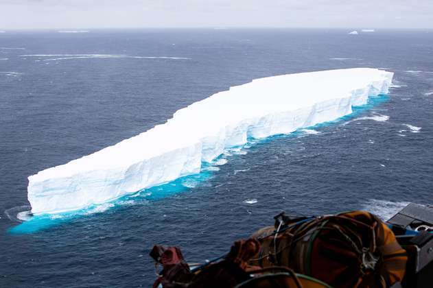 Filman desde el aire al iceberg más grande del mundo, estas fueron las mejores imágenes