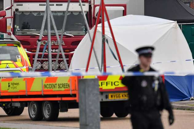 Descubren 39 cadáveres en un camión en el Reino Unido