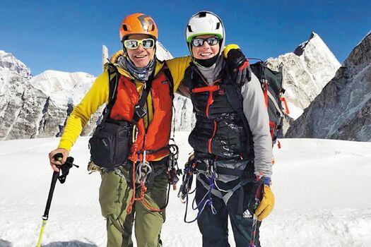 Una publicación en Facebook de Willie Benegas y Matt Moniz desde el Everest. / Benegas Brothers Expeditions