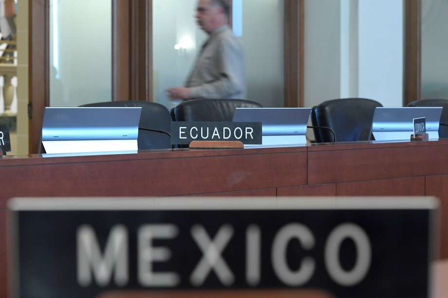 Fotografía del lugar asignado para el representante de México en una reunión del Consejo Permanente de la Organización de los Estados Americanos (OEA) en la sede del organismo en Washington (Estados Unidos).