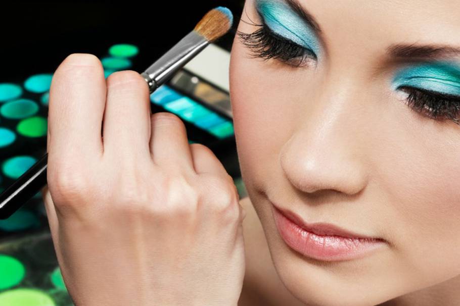 Consejos para evitar que el maquillaje ocasione problemas de salud