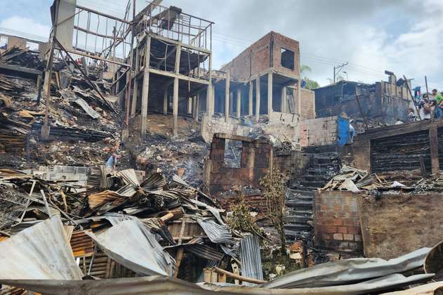 Un nuevo incendio en Pereira dejó damnificadas a 77 familias y afectó a 67 animales