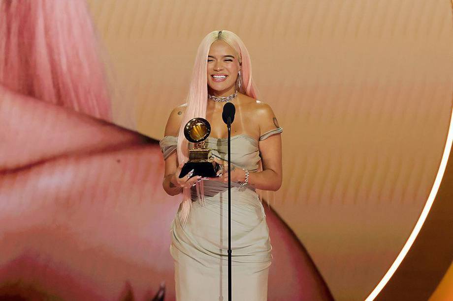 Karol G recibió su primer Grammy Anglo, en la categoría Mejor Álbum de Música Urbana por 'Mañana será bonito'.