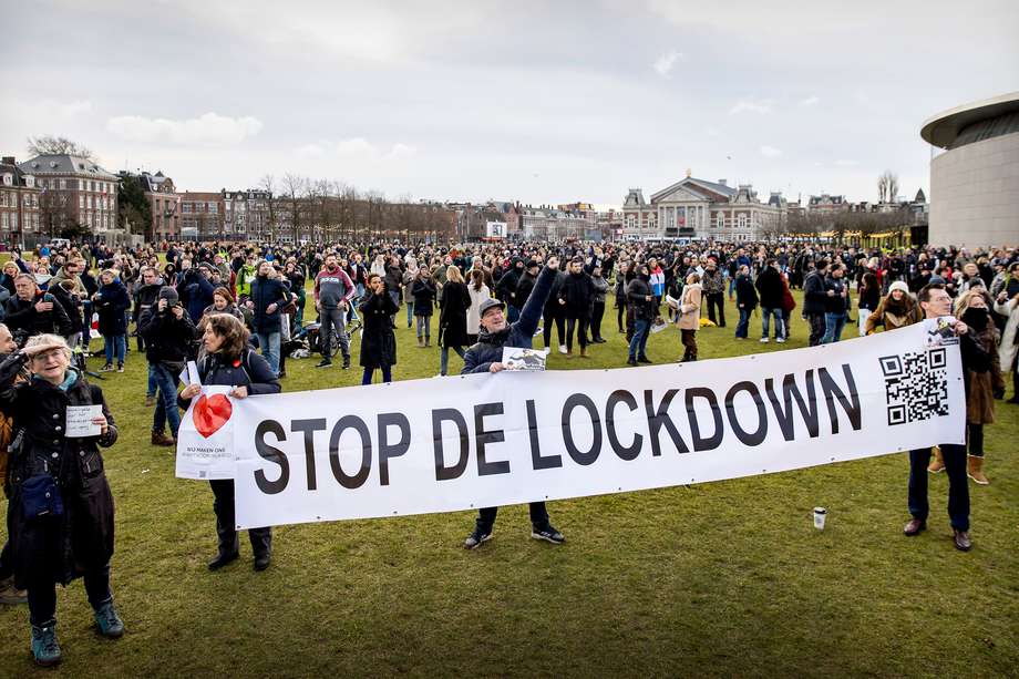 Ámsterdam fue escenario de muchas protestas por los cierres. Ya se flexibilizan las medidas y las trabajadoras sexuales pueden regresar. / AFP 