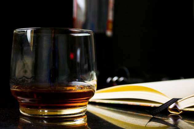 ¿El whisky sabe mejor con agua? Un estudio explica por qué