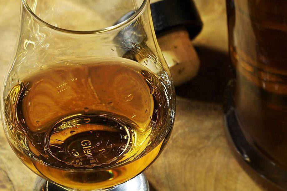 whisky, alivia el refriado, alivia las enfermedades