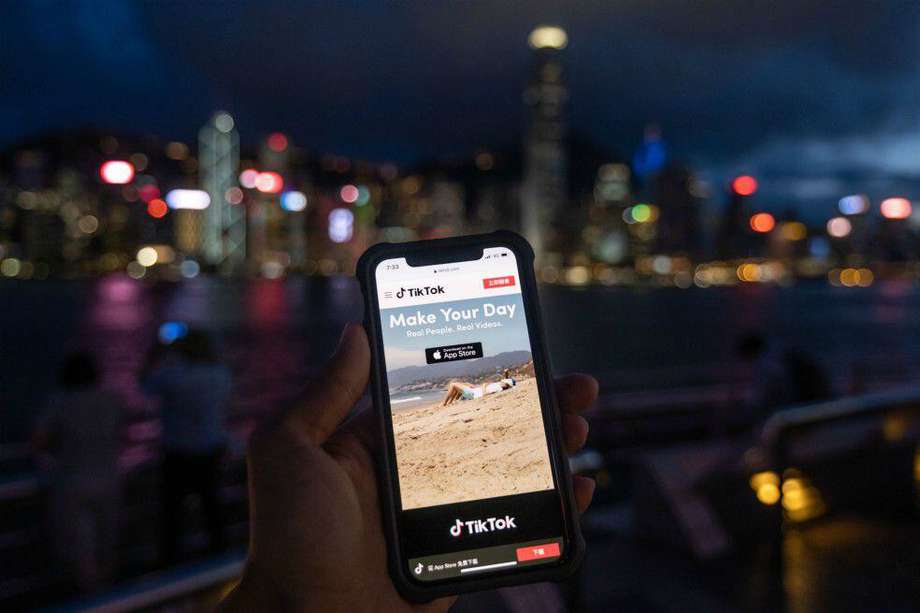 TikTok se convirtió en el primer servicio de Internet que se retira de Hong Kong después de que Pekín promulgó poderes radicales para combatir las “amenazas a la seguridad nacional”.