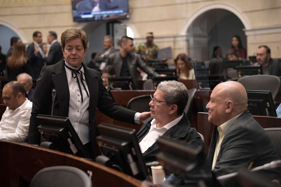 Gloria Inés Ramírez, ministra de Trabajo, en la plenaria de Senado. 