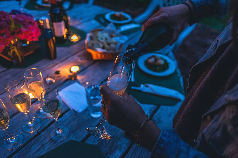 Una cena romántica y contar con la compañía de la familia y amigos puede ser la fórmula.
