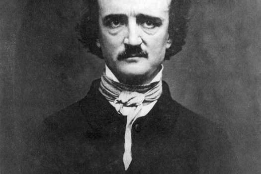 Aunque Edgar Allan Poe (foto) es reconocido por sus cuentos de terror también incursionó en la poesía. Su primer libro, publicado en 1827, títulado “Tamerlán y otros poemas” estaba compuesto por este género literario.