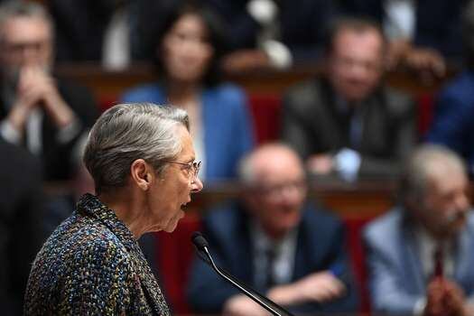 Elisabeth Borne, Prime Minister of France, declared before the National Assembly that the government's pension reform will be approved by decree.