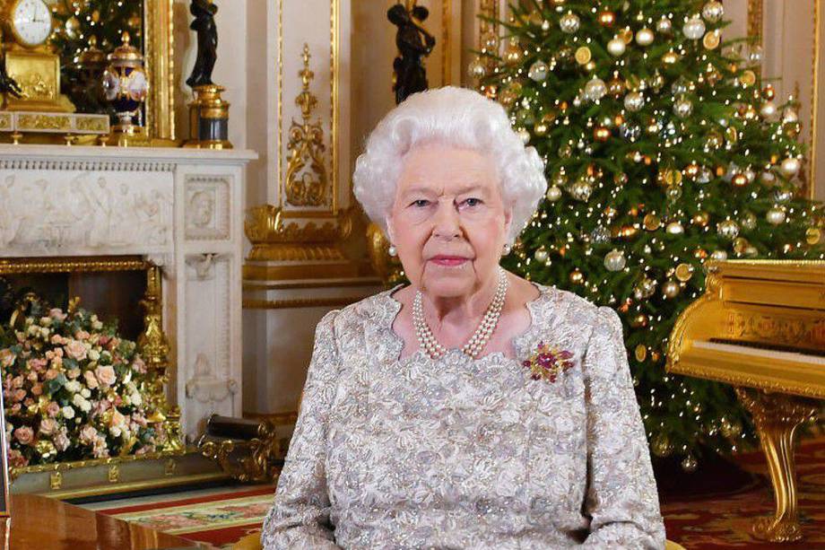 “No puedo moverme”. Reina Isabel II prende las alarmas por su estado de salud