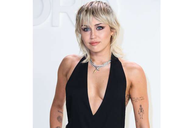 Miley Cyrus regresa a la música con su disco “Plastic Hearts”   