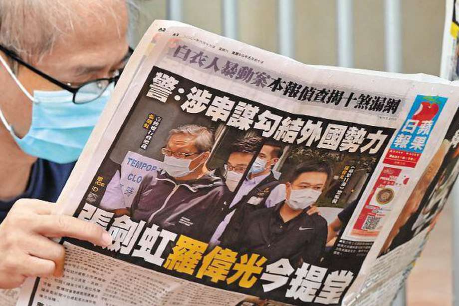  El Apple Daily se caracterizó durante los últimos meses por sus críticas portadas contra el gobierno local.  / AFP
