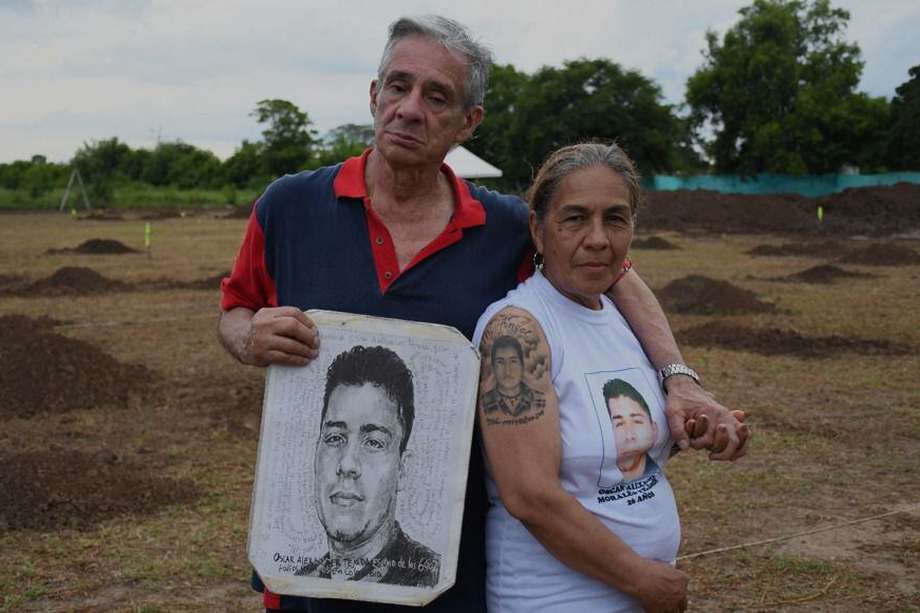 Doris Tejada y Darío Morales, padres de Óscar Alexander, asesinado y desaparecido por integrantes del Ejército. Foto: Laura Becerra